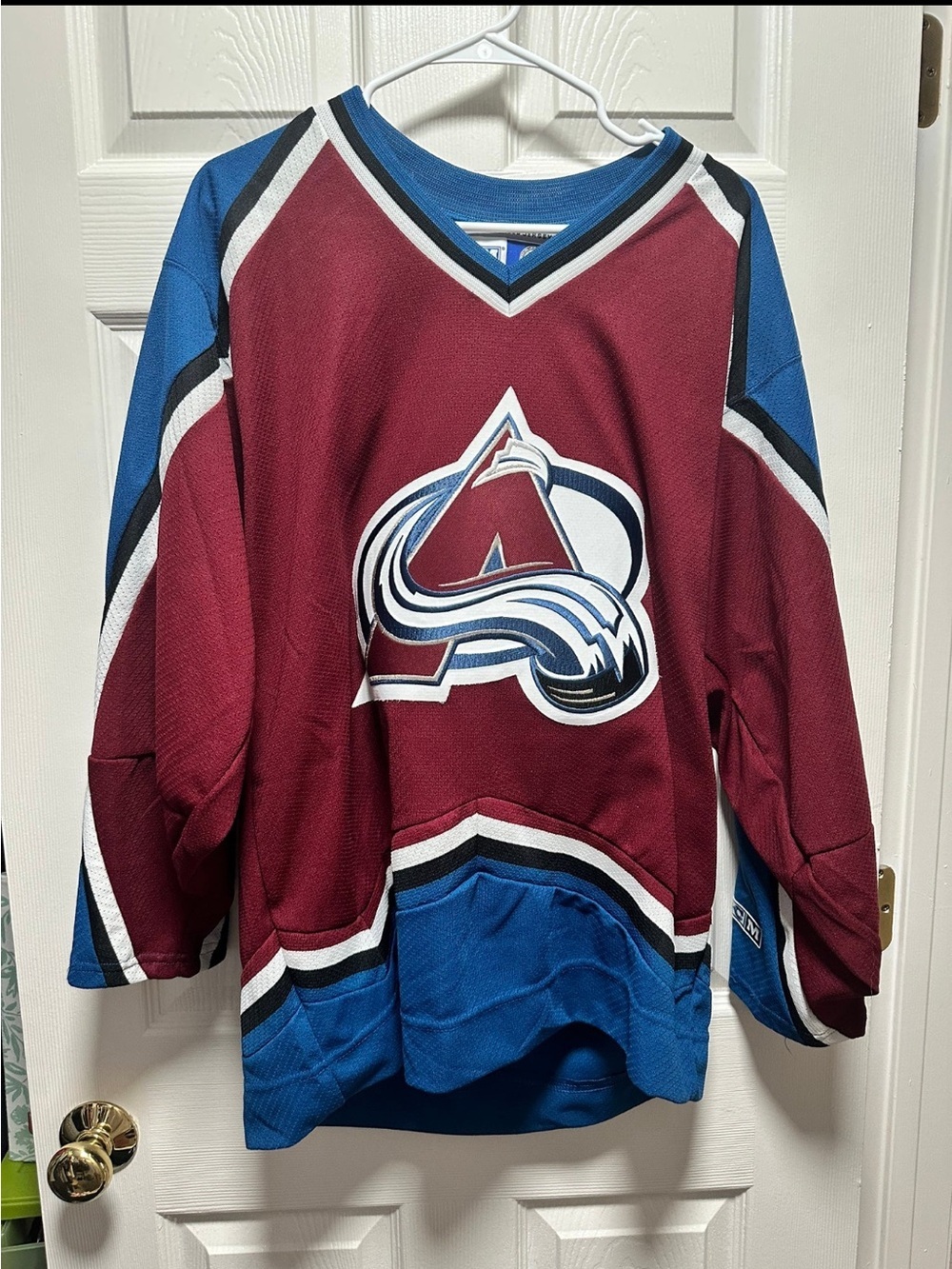 Colorado Avalanche NHL Hockey Jersey - Burgundy & Blue CCM Size Medium